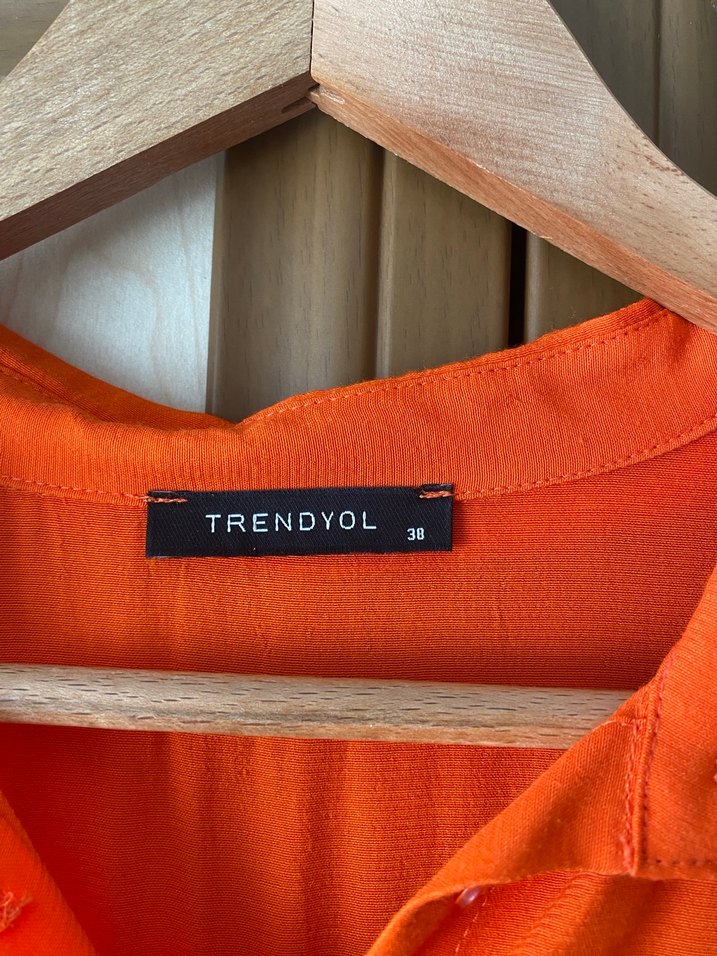 Turuncu Kolsuz Fırfırlı Elbise - Görsel 4