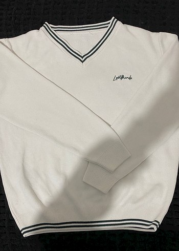 V Yaka Beyaz Nakışlı Unisex Kazak - Görsel 2