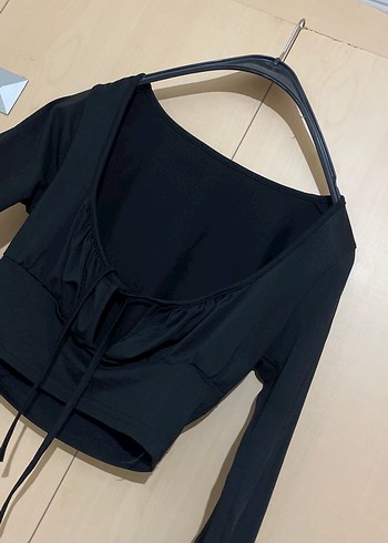 Kuşaklı Siyah V Yaka Uzun Kollu Bluz - Görsel 3