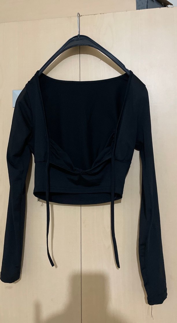 Kuşaklı Siyah V Yaka Uzun Kollu Bluz - Görsel 2