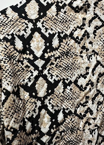 Düğmeli Yılan Desenli Kadın Gömlek - Görsel 4