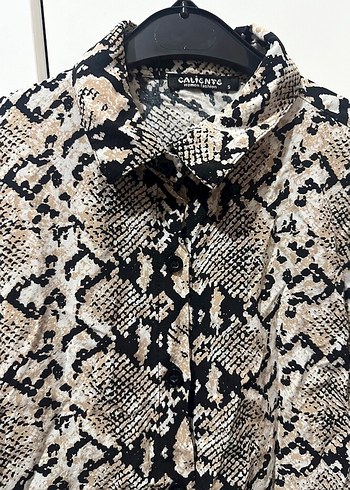 Düğmeli Yılan Desenli Kadın Gömlek - Görsel 2