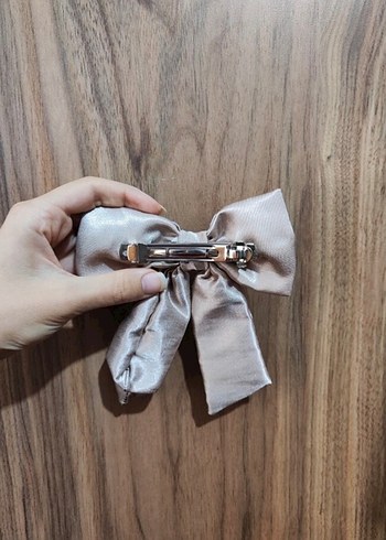 Bej Saten Fiyonk Saç Tokası - Görsel 2