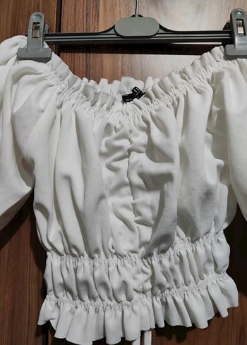 Beyaz Kısa Fırfırlı Bluz - Görsel 3