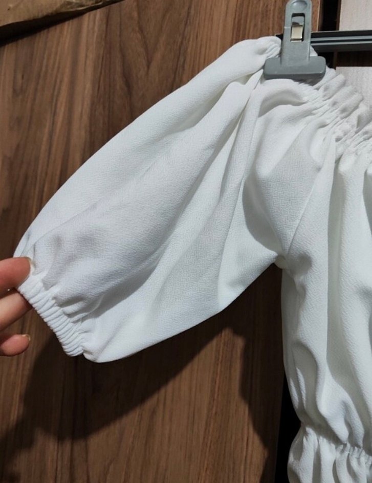 Beyaz Kısa Fırfırlı Bluz - Görsel 2