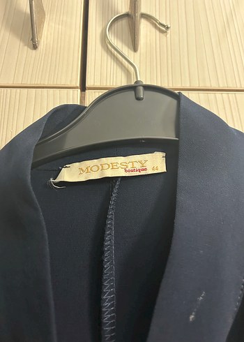 Zincir Detaylı Lacivert Uzun Elbise - Görsel 4