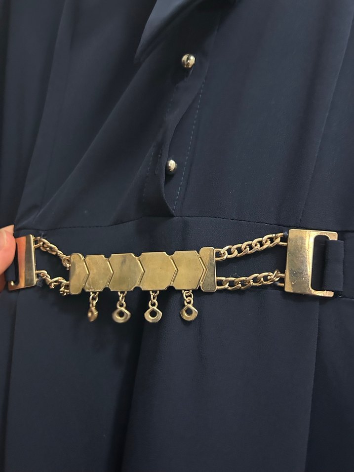 Zincir Detaylı Lacivert Uzun Elbise - Görsel 3