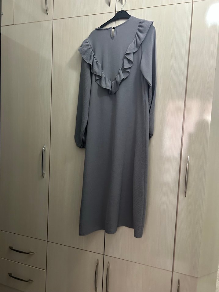 Gri Uzun Fırfırlı Tunik - Görsel 2