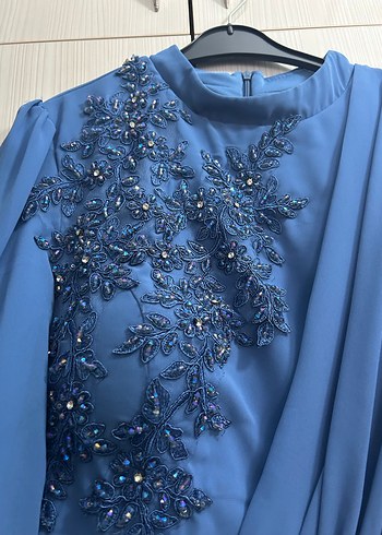 Mavi Nakışlı Uzun Kollu Kadın Abiye Elbise - Görsel 3