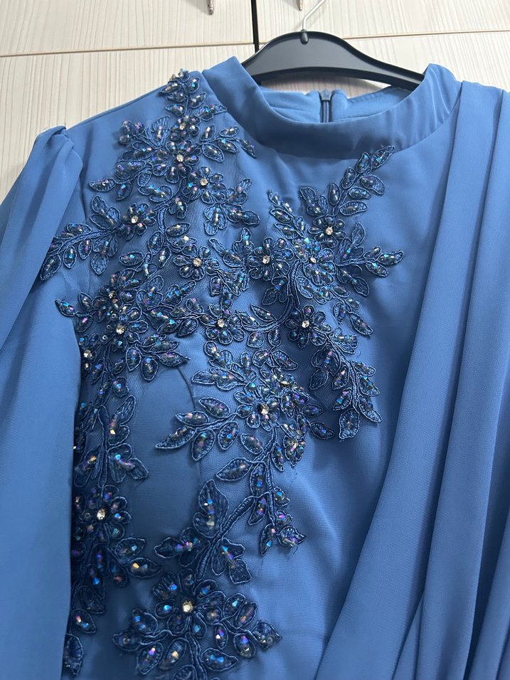 Mavi Nakışlı Uzun Kollu Kadın Abiye Elbise - Görsel 3