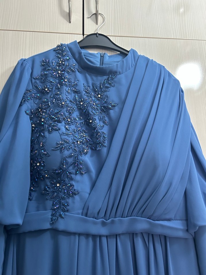 Mavi Nakışlı Uzun Kollu Kadın Abiye Elbise - Görsel 2