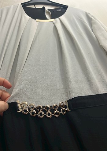 Uzun Kollu Siyah Beyaz Kemerli Elbise - Görsel 3