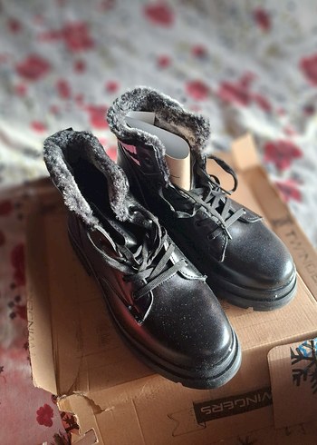 Siyah Bağcıklı Kadın Botu, Dolgu Topuklu - Görsel 3