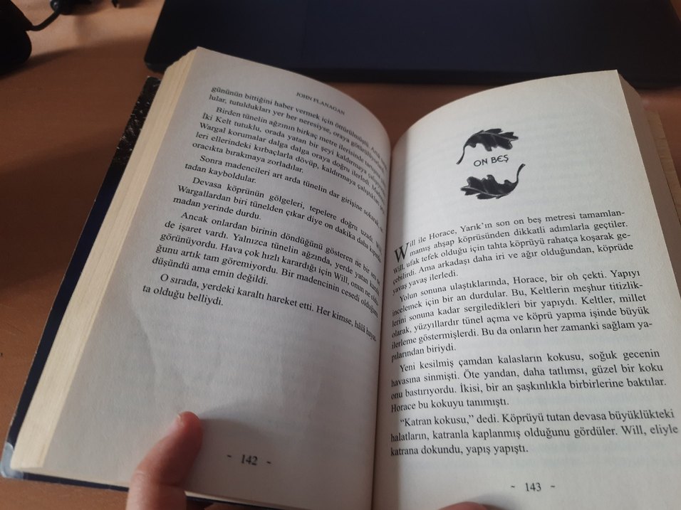 Golgelerin Efendisi: Yanan Köprü - John Flanagan 2 - Görsel 3