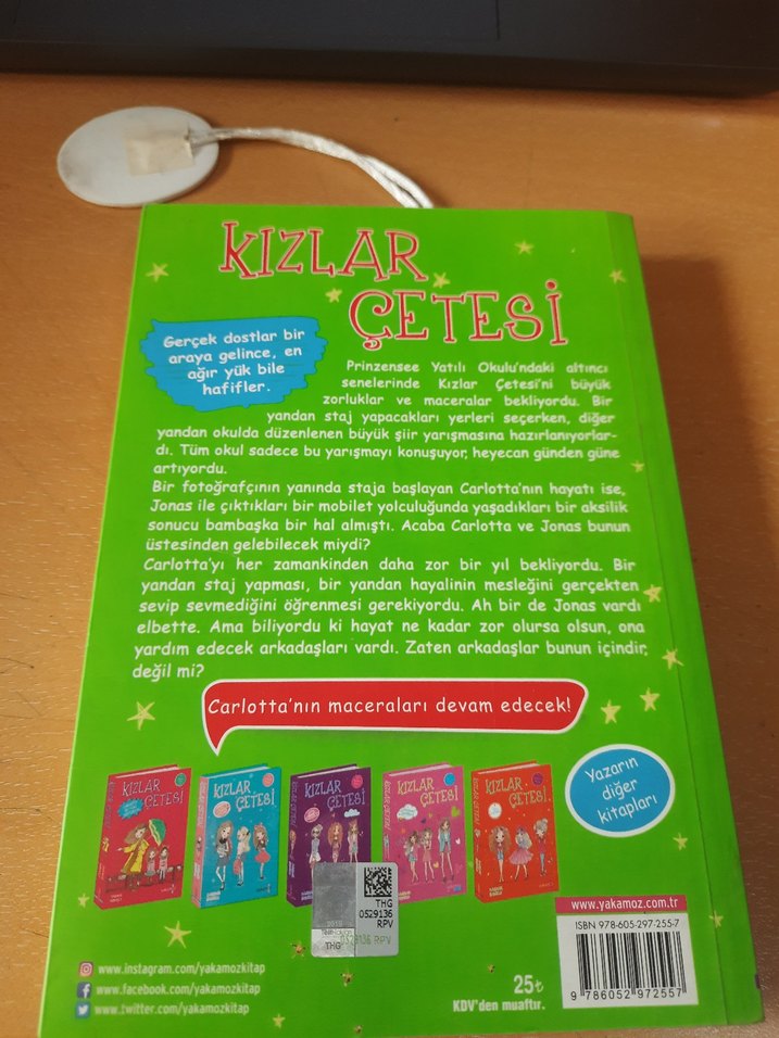 Kızlar Çetesi - Görevimiz Eğlence Kokulu Kitap - Görsel 2