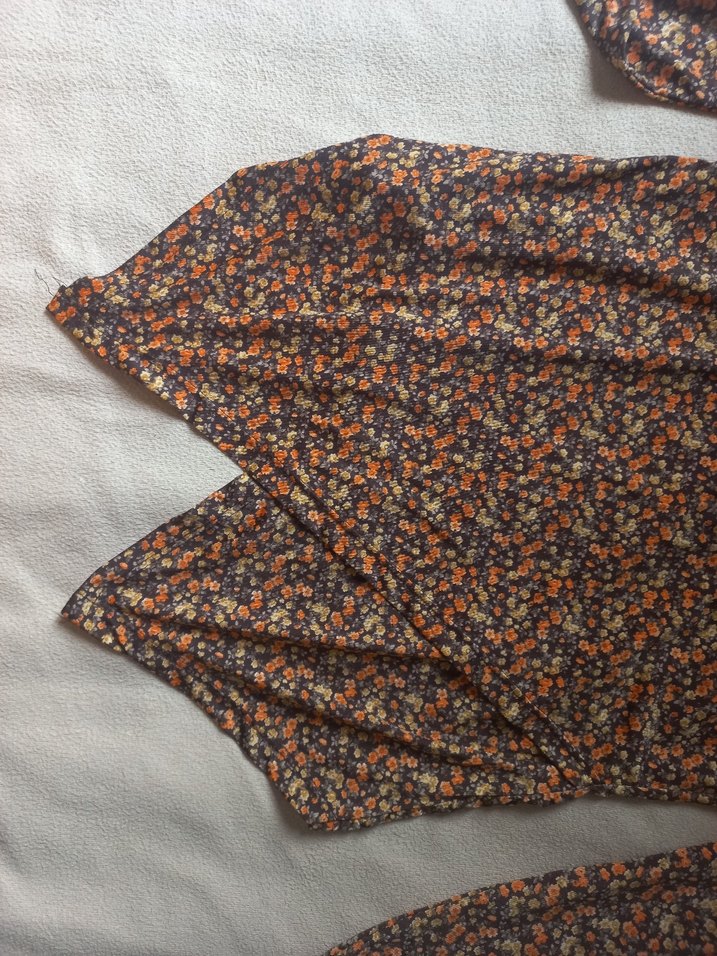 Uzun Kollu Çiçek Desenli Tişört - Görsel 3