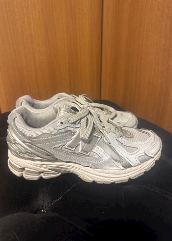 New Balance ürünü