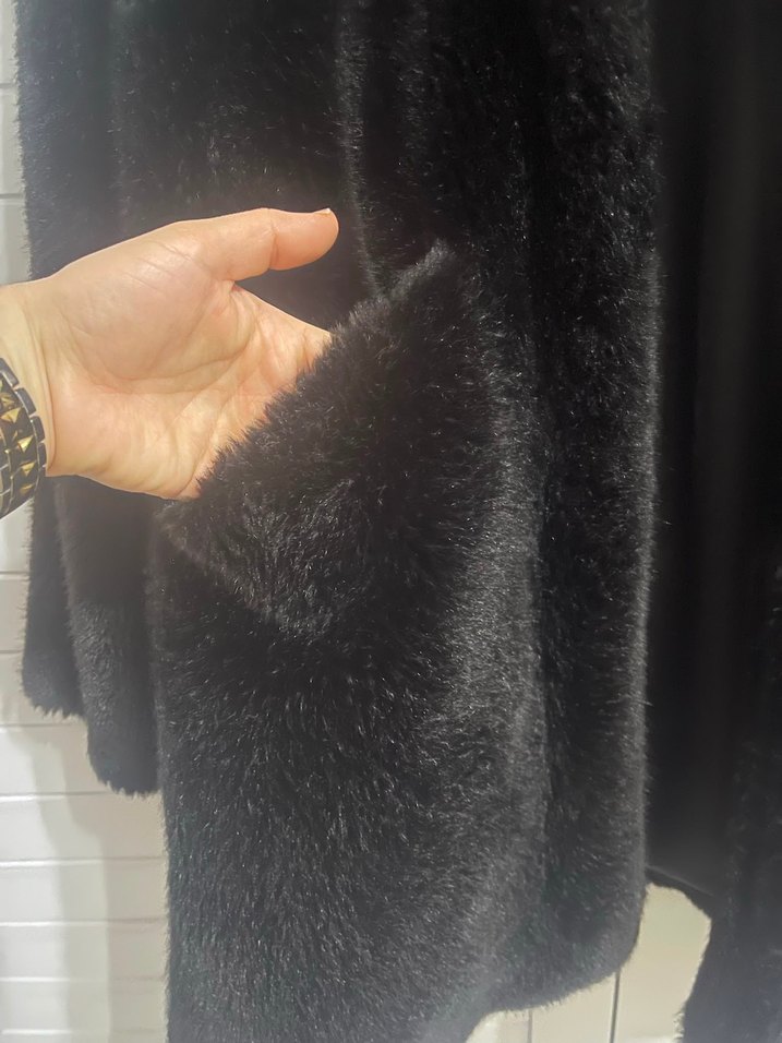 Siyah Peluş Kaban — görsel 4/6