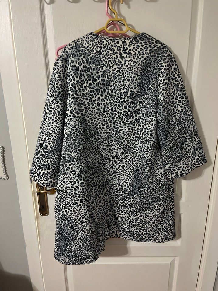 Gri Yılan Desenli Kürklü Midi Kadın Kaban - Görsel 5