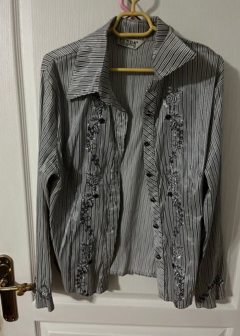 Gri Nakışlı Uzun Kollu Keten Gömlek - Görsel 2