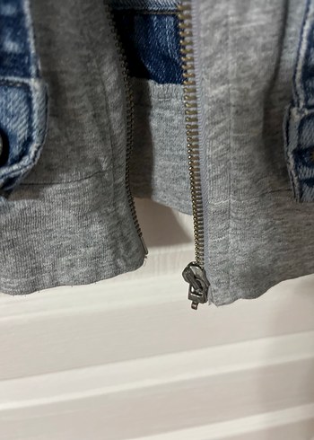 Gri Kapüşonlu Kot Yelek - Görsel 2