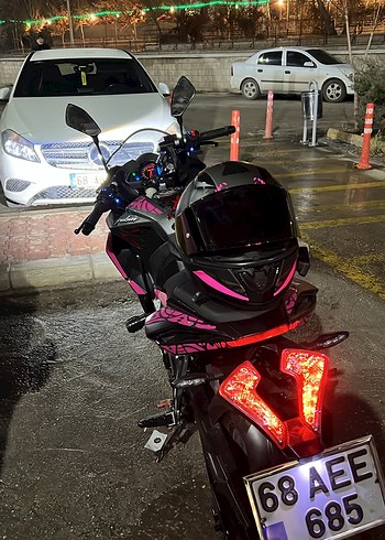 Pembe Baskılı Punk Tarzı Motosiklet Kaskı - Görsel 4