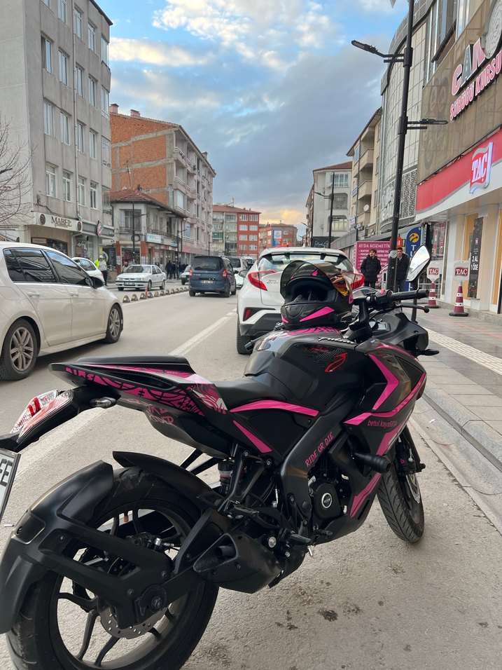 Pembe Baskılı Punk Tarzı Motosiklet Kaskı - Görsel 5