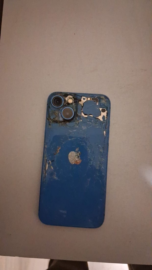 Çok Renkli iPhone Ekranlı Koyu Telefon - Görsel 3