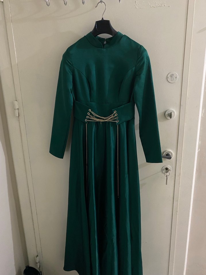 Zincir Detaylı Uzun Yeşil Abiye Elbise - Görsel 2