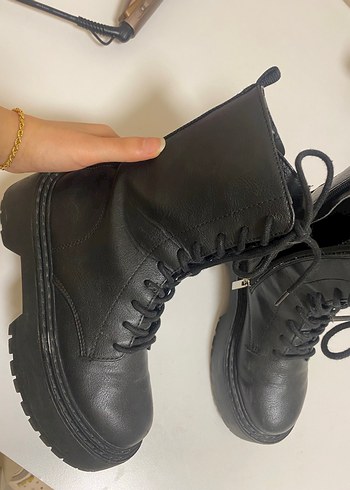 Siyah Deri Stiletto Topuklu Gotik Botlar - Görsel 2