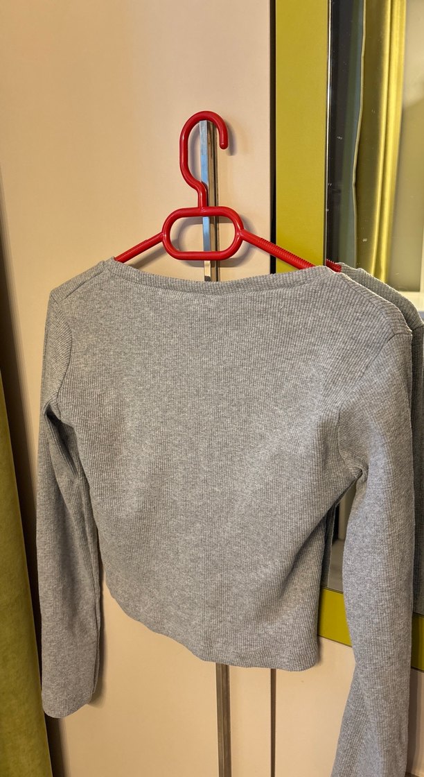 Gri V Yaka Kadın Triko Kazak - Görsel 2