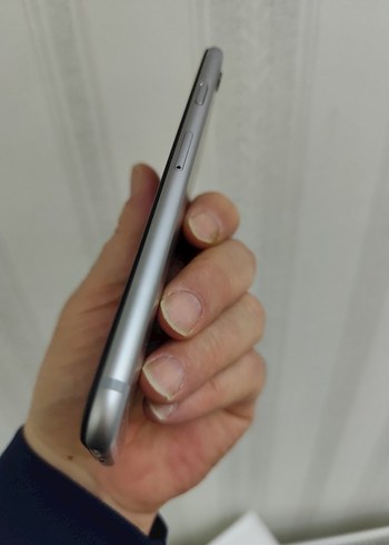 Gri iPhone Akıllı Telefon - Görsel 3