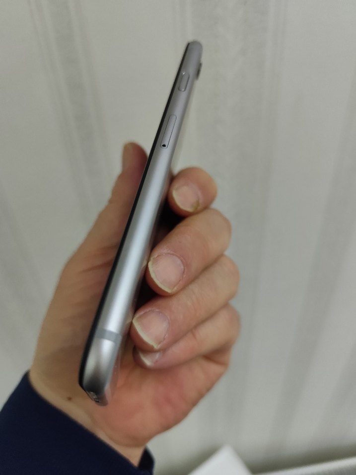 Gri iPhone Akıllı Telefon - Görsel 3