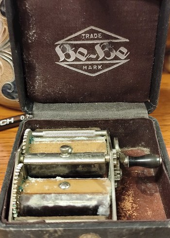 Antika Be-Be Marka Mekanik Jilet Bileme Makinesi - Koleksiyonluk - Görsel 3