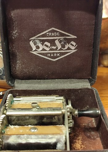 Antika Be-Be Marka Mekanik Jilet Bileme Makinesi - Koleksiyonluk - Görsel 2