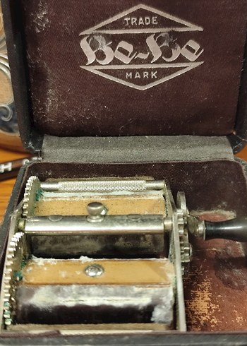 Antika Be-Be Marka Mekanik Jilet Bileme Makinesi - Koleksiyonluk - Görsel 4