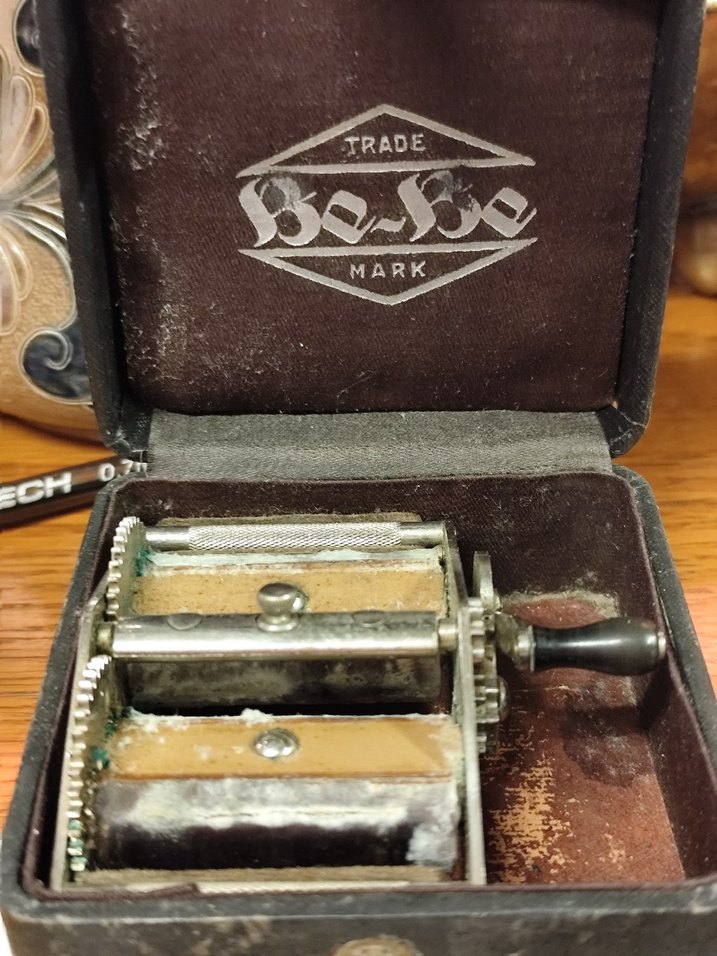 Antika Be-Be Marka Mekanik Jilet Bileme Makinesi - Koleksiyonluk - Görsel 3