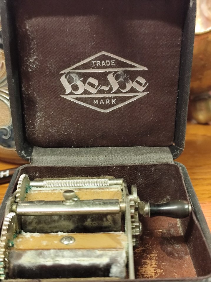 Antika Be-Be Marka Mekanik Jilet Bileme Makinesi - Koleksiyonluk - Görsel 2