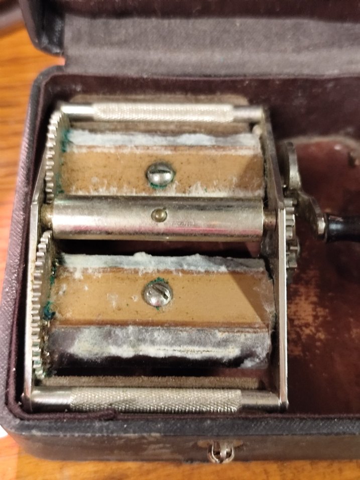 Antika Be-Be Marka Mekanik Jilet Bileme Makinesi - Koleksiyonluk - Görsel 5