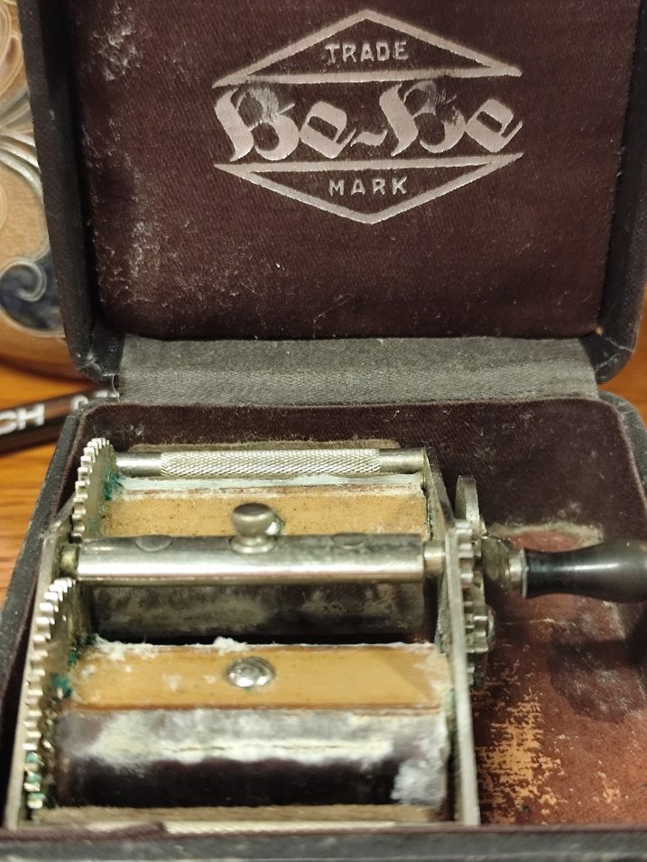 Antika Be-Be Marka Mekanik Jilet Bileme Makinesi - Koleksiyonluk - Görsel 4