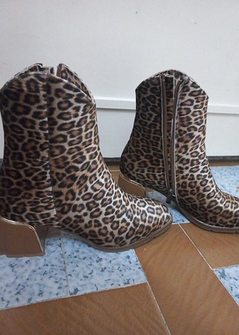 Kahverengi Leopar Desenli Süet Kadın Bot - Görsel 2