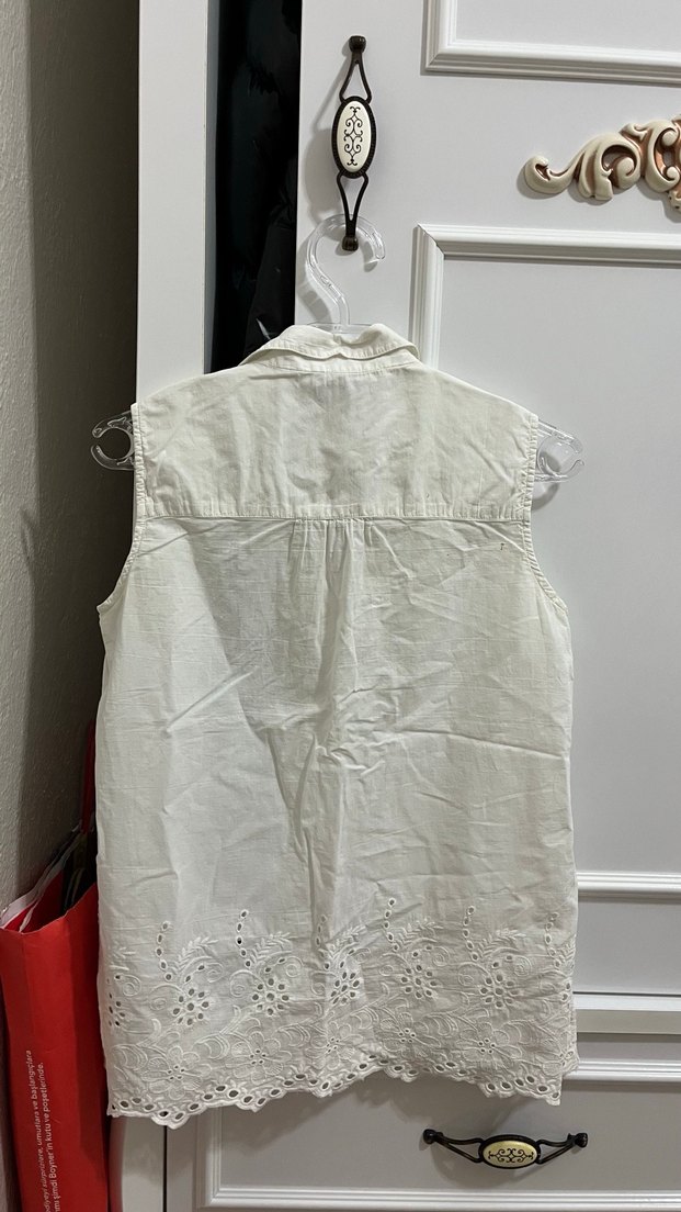 Nakışlı Beyaz Kolsuz Keten Gömlek - Görsel 2