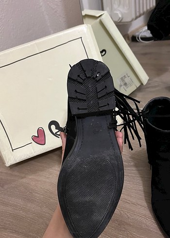 Siyah Süet Püsküllü Stiletto Topuklu Bot - Görsel 3