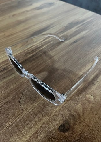 Şeffaf Çerçeveli Kadın Güneş Gözlüğü - Görsel 2