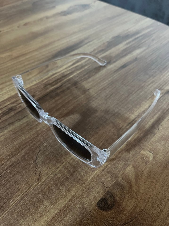 Şeffaf Çerçeveli Kadın Güneş Gözlüğü - Görsel 2