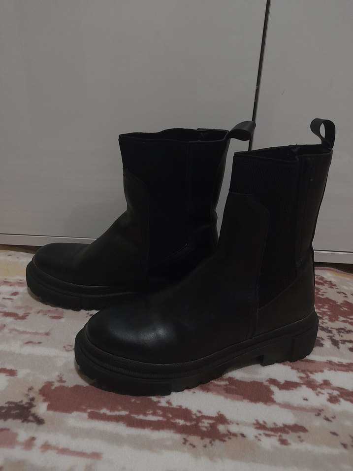 Kadın Bot 39 numara - Görsel 3