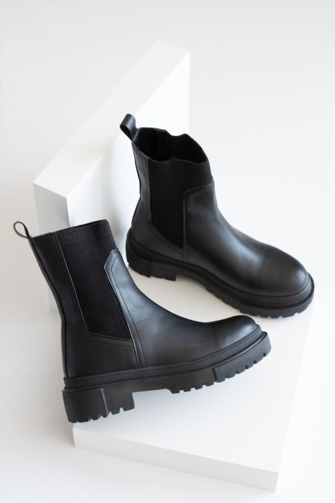 Kadın Bot 39 numara - Görsel 2