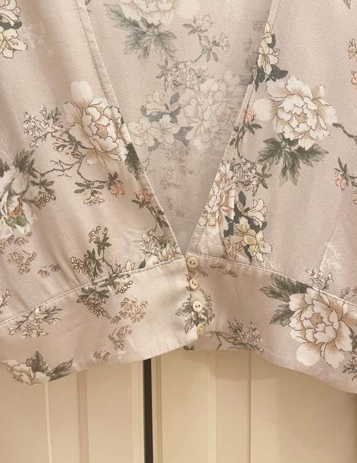 Çiçek Desenli V Yakalı Bohem Bluz - Görsel 4
