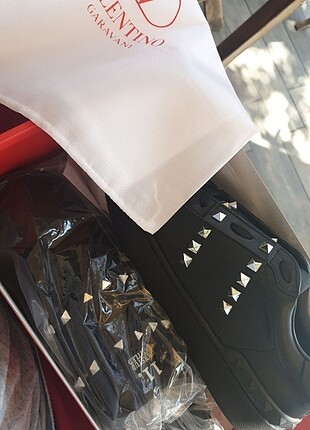 41 Beden siyah Renk Valentino Rockstud Sneakers Birebir Deri Siyah 41