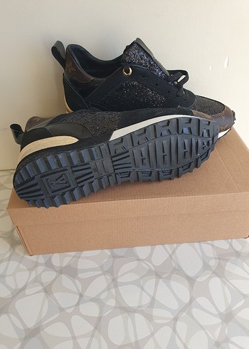 Siyah Yılan Desenli Dolgu Topuklu Spor Ayakkabı - Görsel 5